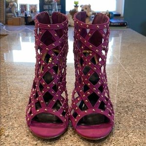 Scene Weaver Pink/purple heels with gold studs